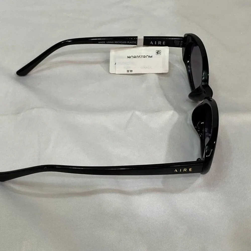 AIRE Fornax Oval Black Frame Retro Gradient Lens Sunglasses Black One Size